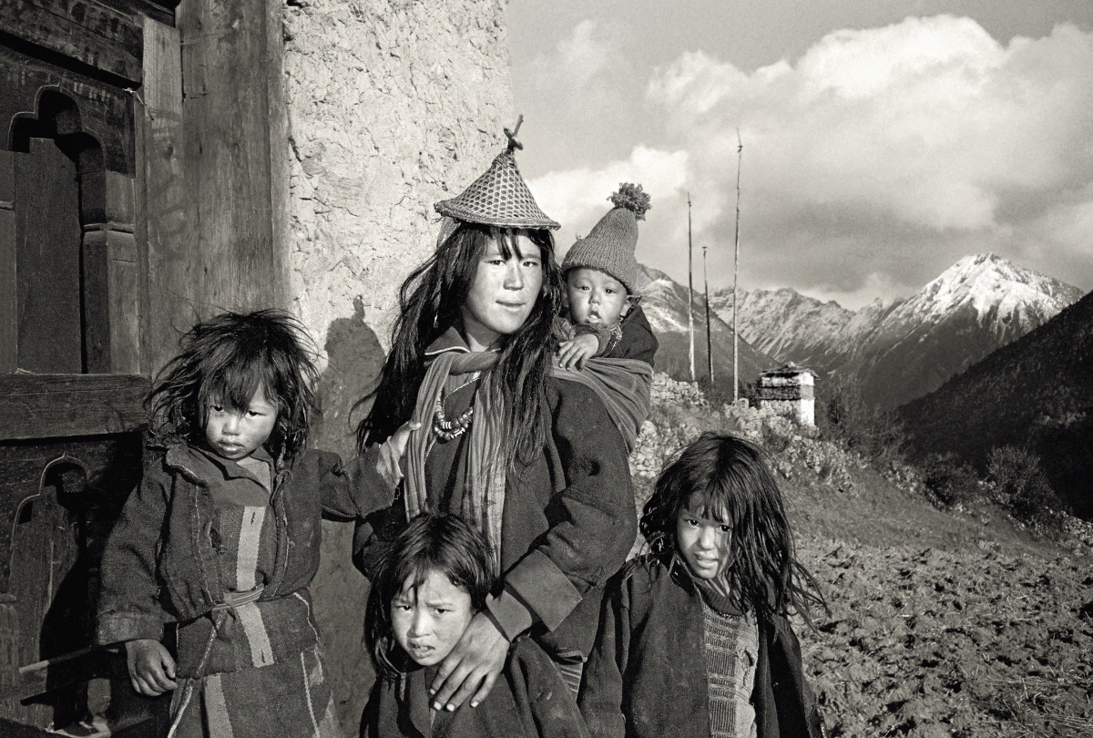 Mother and children, Lubcha, Laya, 1994