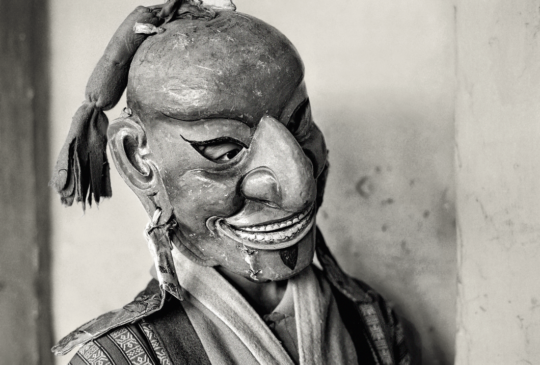 Atsara, the divine jester, Jakar Dzong 2004