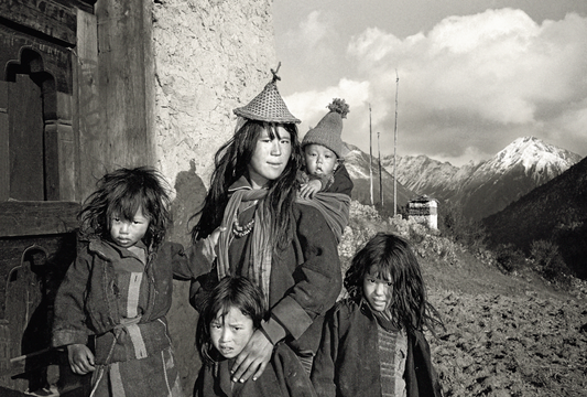 Mother and children, Lubcha, Laya, 1994
